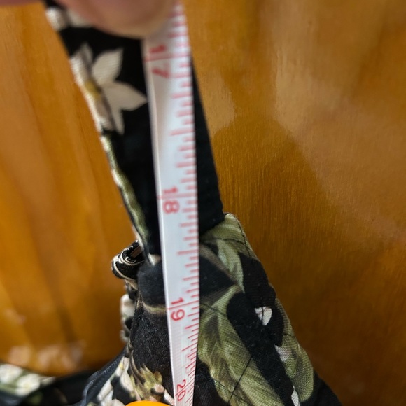 Vera Bradley purse. Washable if you remove the inside bottom hard part. - Picture 2 of 7